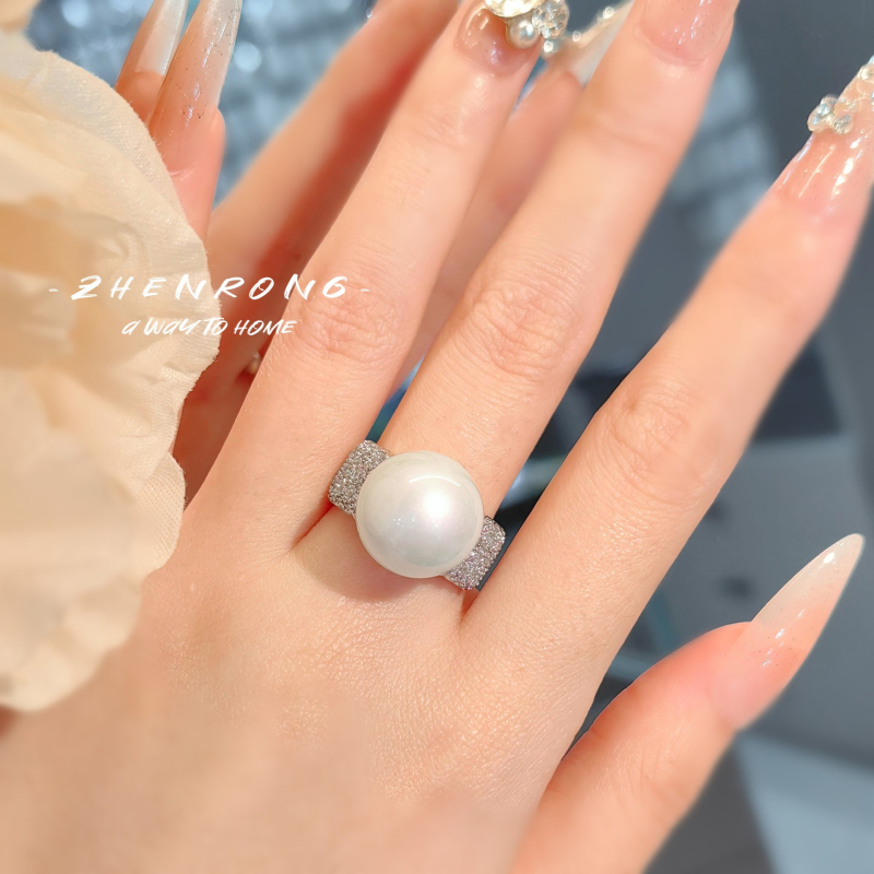 Geometrinis žiedas su Mabe perla, auroros spindesys, varinės pagrindas, deimantų akcentai, moterims