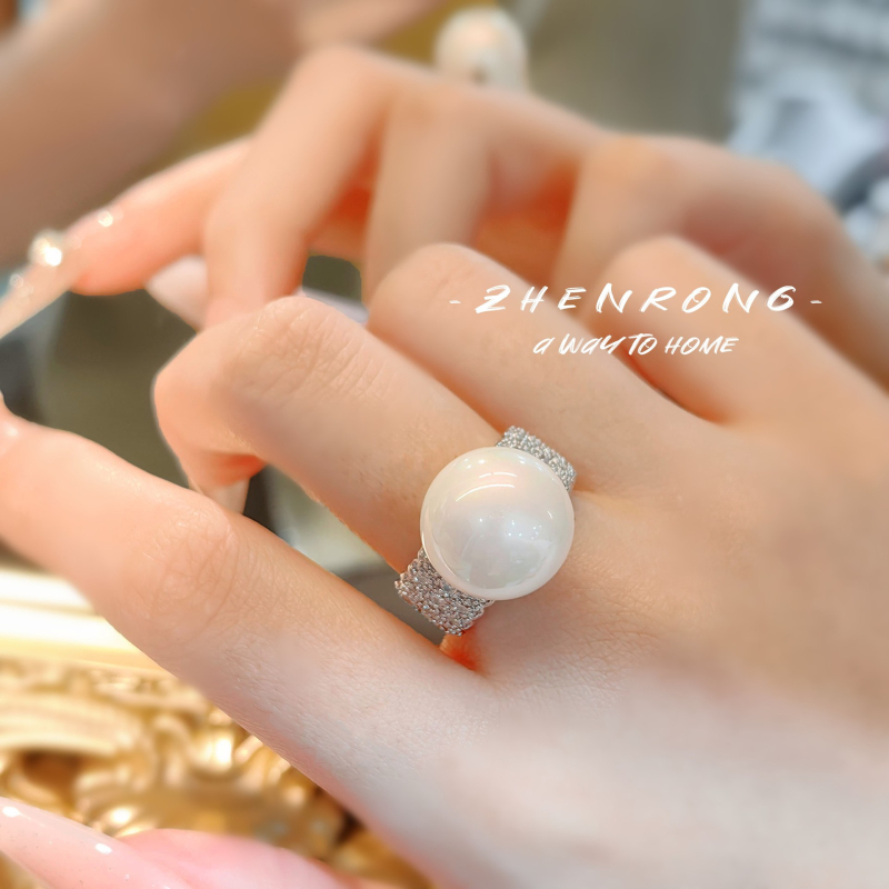 Geometrinis žiedas su Mabe perla, auroros spindesys, varinės pagrindas, deimantų akcentai, moterims