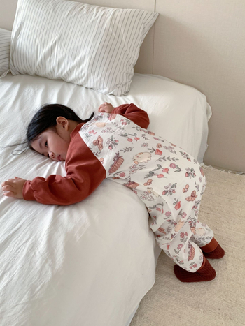 Dječji jednopojasni pidžama kombinezon od bambusovih vlakana, podstava od čistog pamuka (≥95%), punilo od pamuka, uzorak crtani likovi životinja, jesen