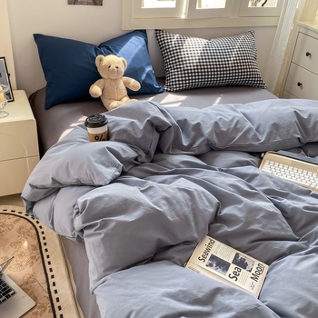 Nelikos dalių mikropluošto patalynės komplektas — reaktyvus spausdinimas ir dažymas, ištisus metus, šiuolaikiškas minimalistinis stilius