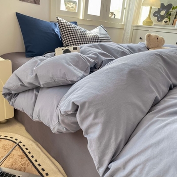 Nelikos dalių mikropluošto patalynės komplektas — reaktyvus spausdinimas ir dažymas, ištisus metus, šiuolaikiškas minimalistinis stilius