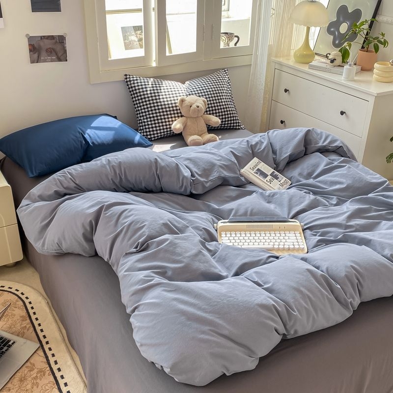 Nelikos dalių mikropluošto patalynės komplektas — reaktyvus spausdinimas ir dažymas, ištisus metus, šiuolaikiškas minimalistinis stilius