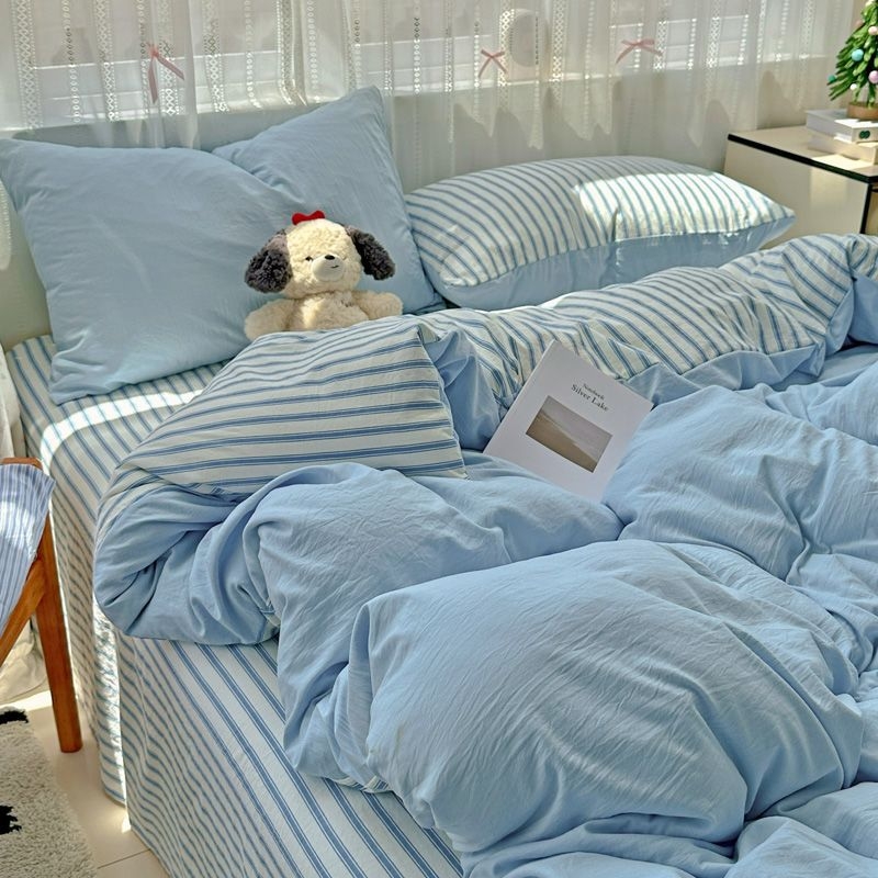 Nelikos dalių mikropluošto patalynės komplektas — reaktyvus spausdinimas ir dažymas, ištisus metus, šiuolaikiškas minimalistinis stilius