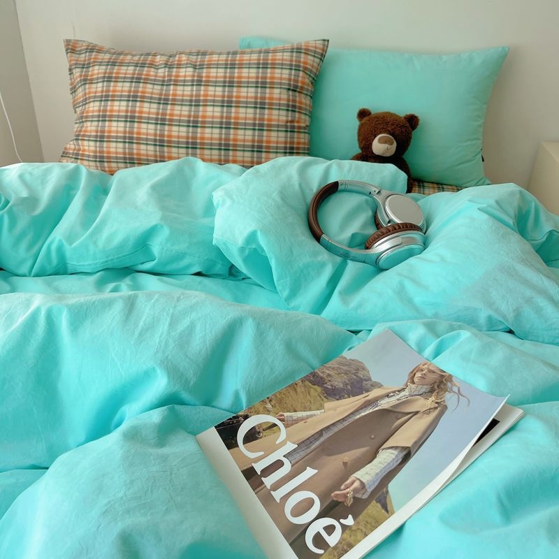 Nelikos dalių mikropluošto patalynės komplektas — reaktyvus spausdinimas ir dažymas, ištisus metus, šiuolaikiškas minimalistinis stilius