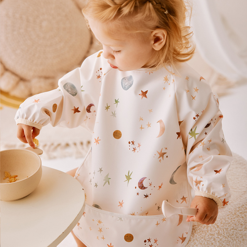 Gyermekek hosszú ujjú etető kötény – rajzfilm minta, vízálló, foltálló, 0–1 éves kora számára