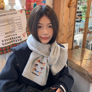 Vilnonis megztas kepurės ir šaliko komplektas su siuvinėtu dachshund motyvu, unisex, suaugusiems, žiema 2024