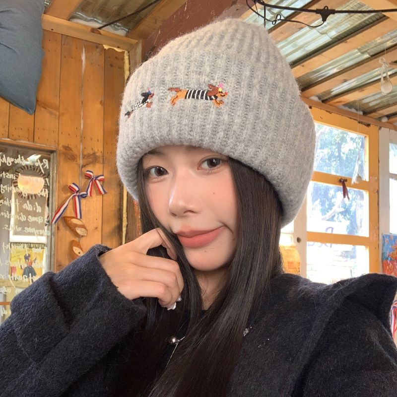 Vilnonis megztas kepurės ir šaliko komplektas su siuvinėtu dachshund motyvu, unisex, suaugusiems, žiema 2024