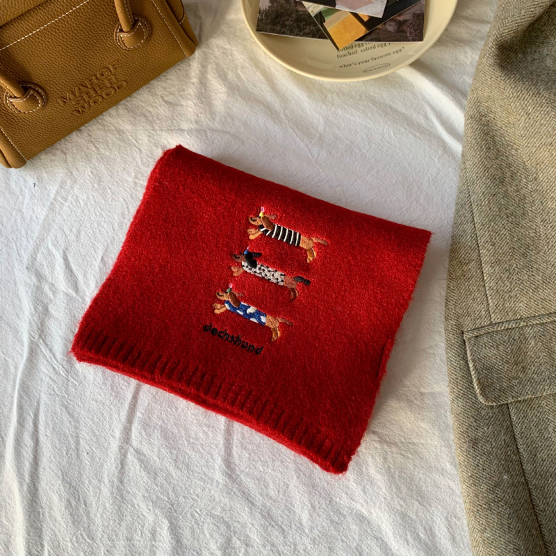 Vilnonis megztas kepurės ir šaliko komplektas su siuvinėtu dachshund motyvu, unisex, suaugusiems, žiema 2024