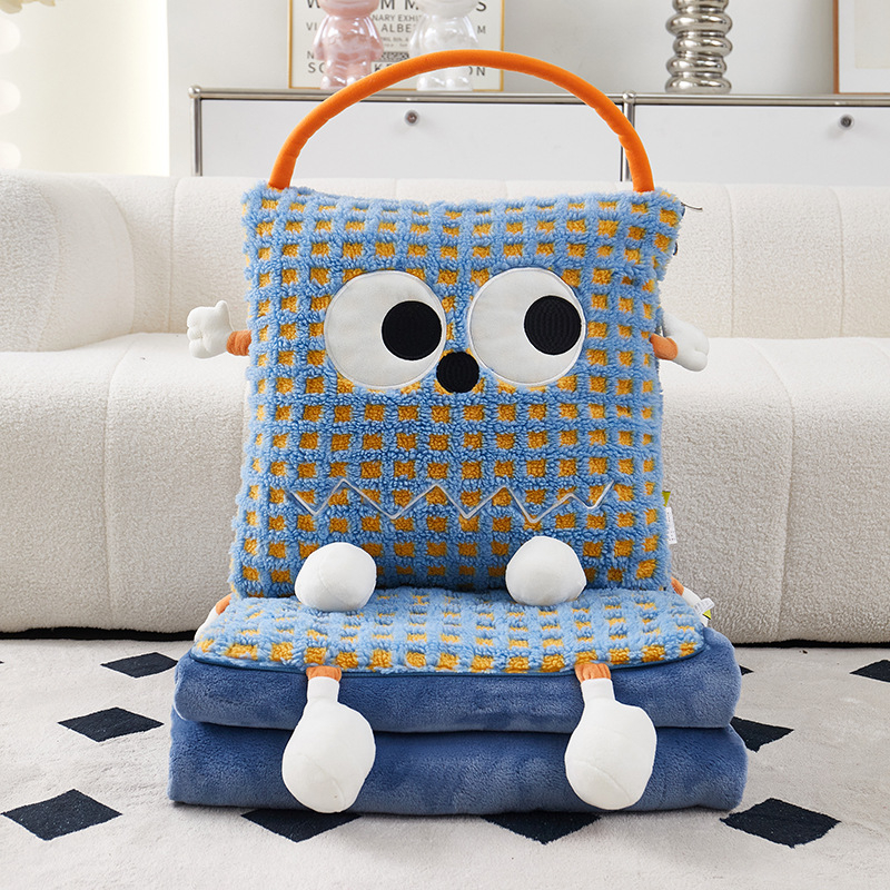 Възглавничка-одеяло, плюшена материя, пълнеж: полиестерно влакно, шарка: райета или едноцветна, бродирана повърхност, карикатурен стил