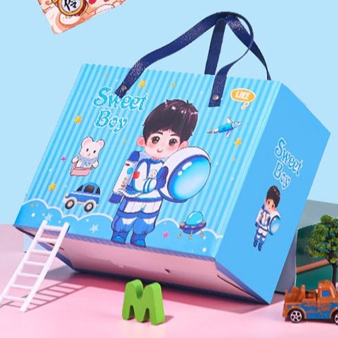 Pilnaties kūdikio dovanos dėžutė su individualizavimu – specialus popierius, piešimas ir UV spausdinimas, logotipas įtrauktas