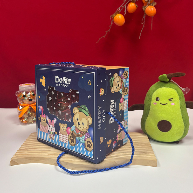 Pilnaties kūdikio dovanos dėžutė su individualizavimu – specialus popierius, piešimas ir UV spausdinimas, logotipas įtrauktas