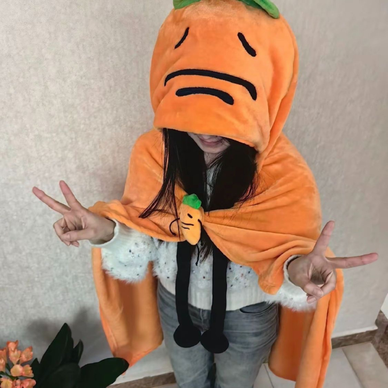 Pledas su gobtuvu, pomponai, didelis tinklo raštas, poliesteris, animacinio stiliaus