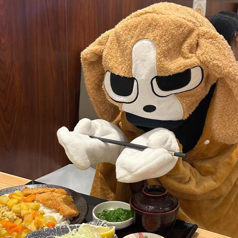 Pledas su gobtuvu, pomponai, didelis tinklo raštas, poliesteris, animacinio stiliaus