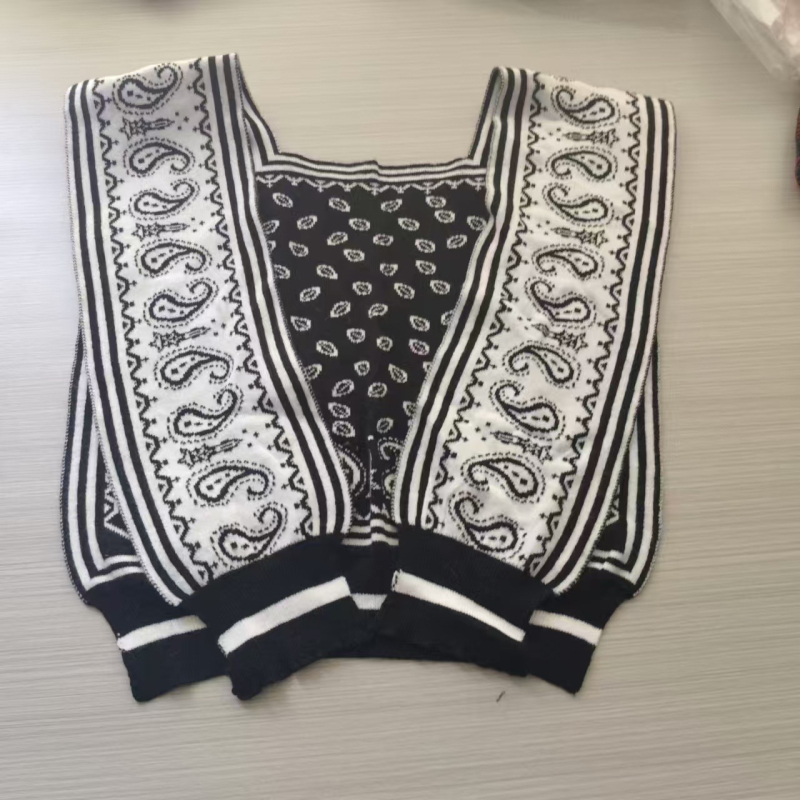 Șal pentru layering cu dungi — șal tricotat, țesătură plată, fir core-spun