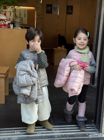 Koreai stílusú gyerek pehely mellény, 86–90% pehelytartalom, töltet 90, külső nylon, bélés poliészter