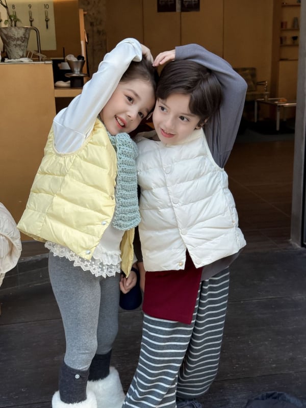 Koreai stílusú gyerek pehely mellény, 86–90% pehelytartalom, töltet 90, külső nylon, bélés poliészter