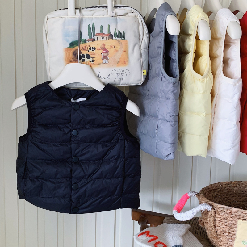 Koreai stílusú gyerek pehely mellény, 86–90% pehelytartalom, töltet 90, külső nylon, bélés poliészter
