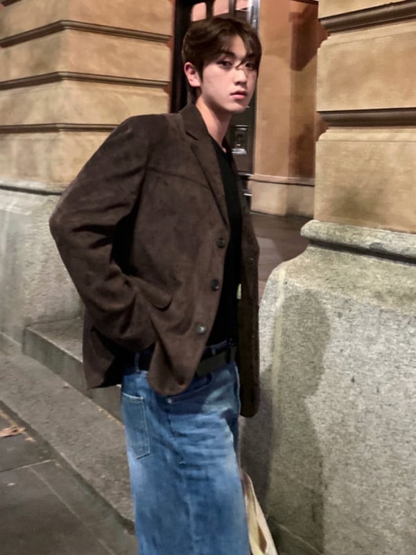 Meeste koreake stiilis vabaajak bleiser sügisesse, vaba lõige, ees 3-nööbiga, materjal polüester-elastaan segu, vooder polüester