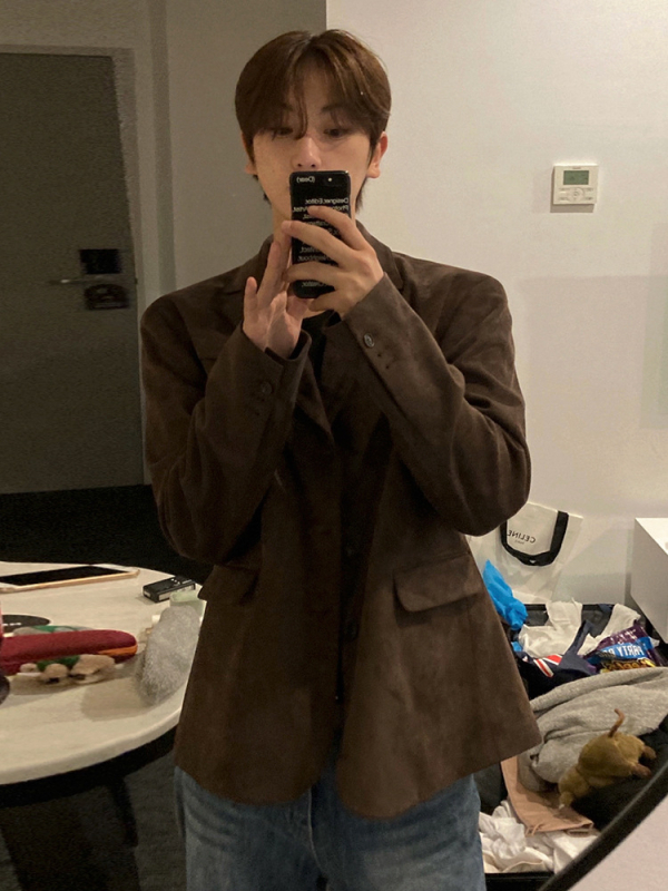 Meeste koreake stiilis vabaajak bleiser sügisesse, vaba lõige, ees 3-nööbiga, materjal polüester-elastaan segu, vooder polüester