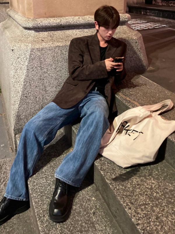 Meeste koreake stiilis vabaajak bleiser sügisesse, vaba lõige, ees 3-nööbiga, materjal polüester-elastaan segu, vooder polüester