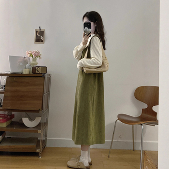 Dviejų dalių komplektas: midi suknelė su nugaros dirželiais ir nėrinių viršūnė, burbuliškos rankovės, medvilnės-poliesterio pluoštas (50–70% medvilnės) – 2025 ruduo