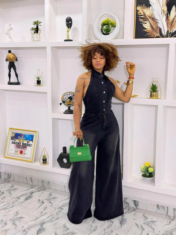 Džínová kombinéza bez rukávov, bez chrbta, elastický pás, rovné nohavice