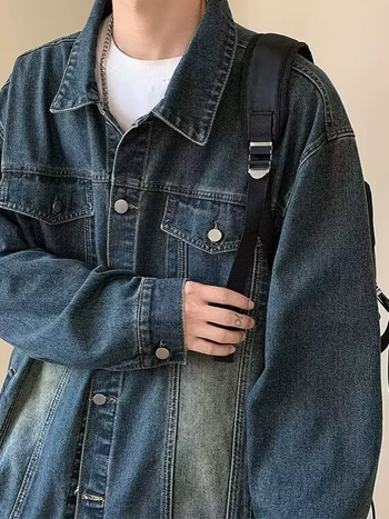 Muška traper jakna, debela, opuštenog kroja, preklopni ovratnik, jednostruko zatvaranje, višestruki džepovi s preklopom