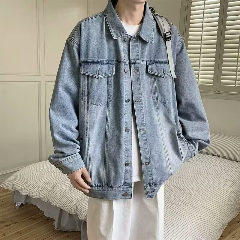 Muška traper jakna, debela, opuštenog kroja, preklopni ovratnik, jednostruko zatvaranje, višestruki džepovi s preklopom