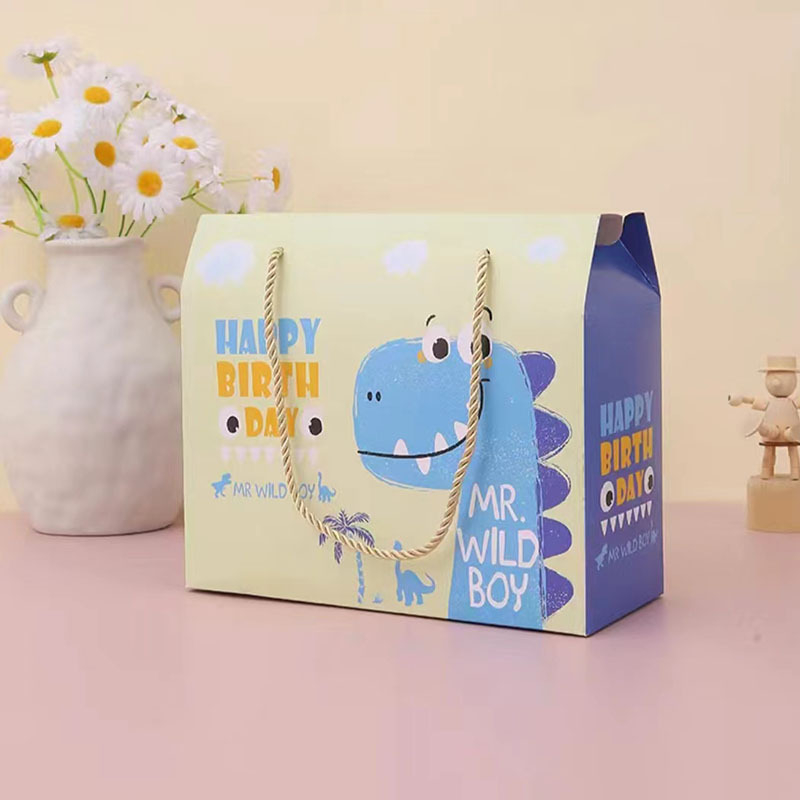 Сватбена подаръчна кутия - квадратна, бял картон, китайски стил (Форма: квадратна; Материал: бял картон; Стил: китайски; Марка: Other; Подходящи фестивали: сватба)