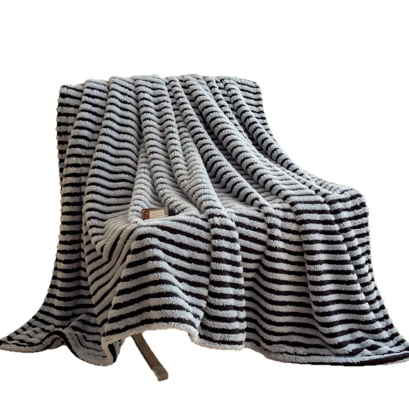 Diivanile mõeldud pleed triibulise mustriga, polüester, 240 g/m², kevad- ja sügisperiood, 3% kahanemine