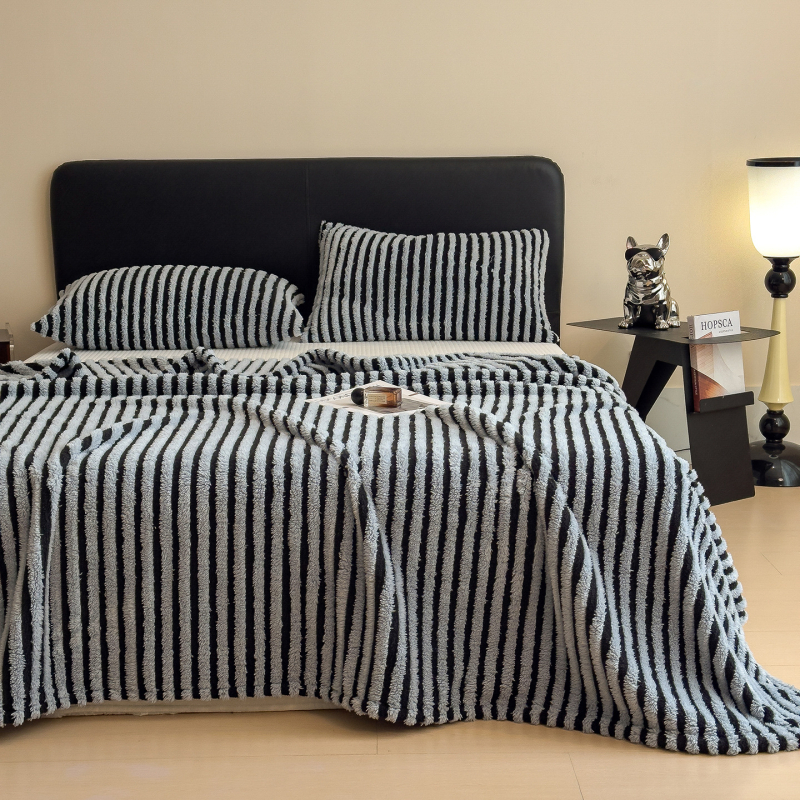 Diivanile mõeldud pleed triibulise mustriga, polüester, 240 g/m², kevad- ja sügisperiood, 3% kahanemine