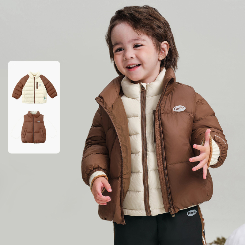 Három az egyben téli gyerekdzseki, 3–8 éveseknek, rövid szabás, laza fazon, cipzáras zárás, 90% fehér kacsapufi, külső nylon, bélés poliészter