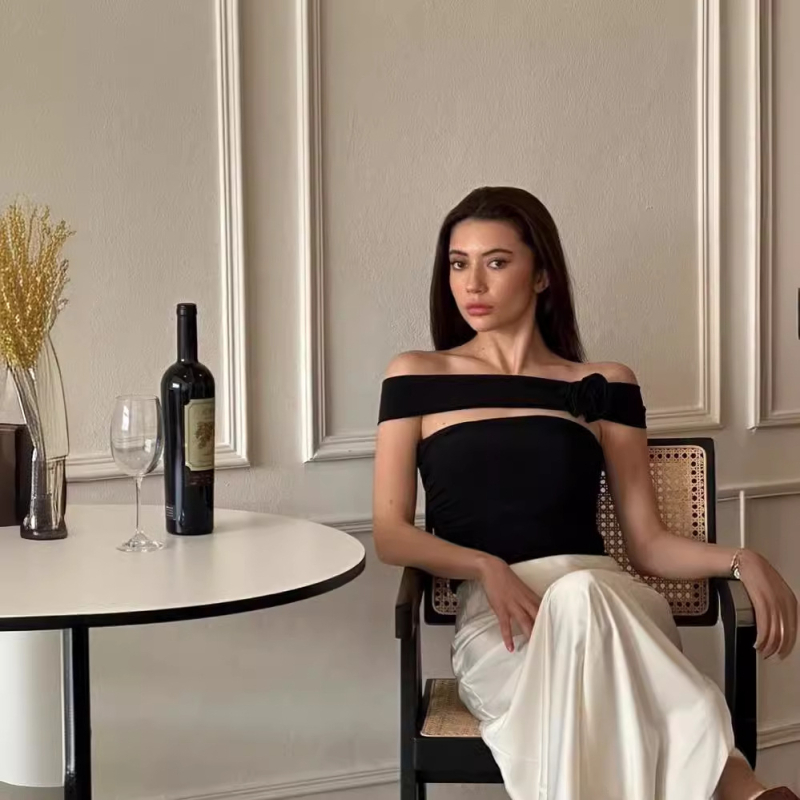 Prémium karcsú fazonú ujj nélküli felső egy vállról, hát nélküli dizájn, spandex anyag, hossz 50–65 cm