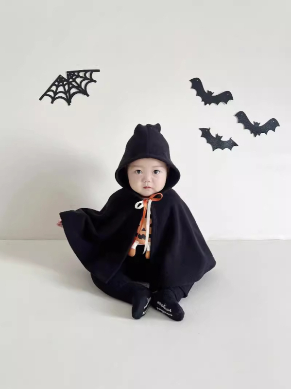 Παιδικός μανδύας σε κορεατικό στυλ με μοτίβο καρτούν, φλις πολυεστερικού υλικού, 100% πολυεστέρας, μονόβρατσο κλείσιμο, κουκούλα μη αποσπώμενη.