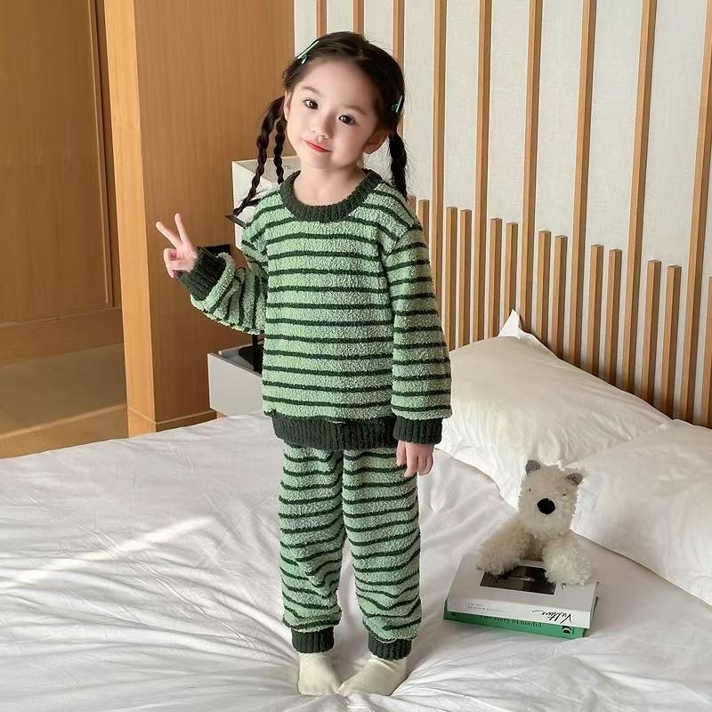 Uniszex gyerekeknek készült otthoni ruházati szett – csíkos fleece, kerek nyakú felső, két darabos, ősz-téli meleg, 3–8 éveseknek