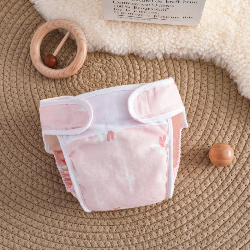 Vaikų treniravimo kelnaitės kategorija A – vandeniui atspari marle, skalbiasi, šoninio nuotėkio apsauga, amžiaus grupė 0–6 mėn, 6–12 mėn, 1–3 m; tinka 15 kg+