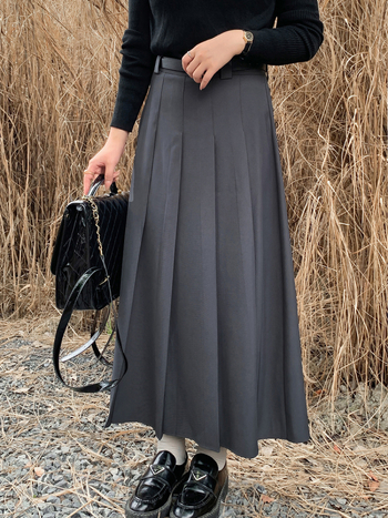 Női hosszú pliszírozott A-vonalú szoknya, twill szövésű, 95% poliészter