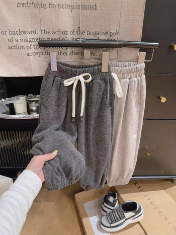 Dječje hlače, casual s manšetama, pletena tkanina, 95% pamuk; elastični pojas sa vezicom; za djecu 3–8 godina (100–140 cm)