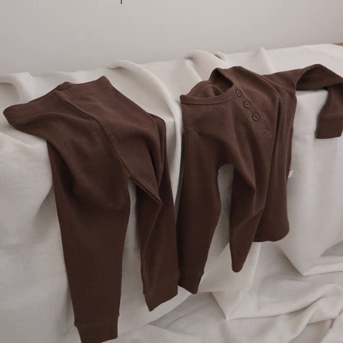 Koreai stílusú gyerekeknek szánt pamut két részes pizsama szett, tavaszra, 95% pamut, nedvességelvezető, antistatikus, 3–8 éveseknek.