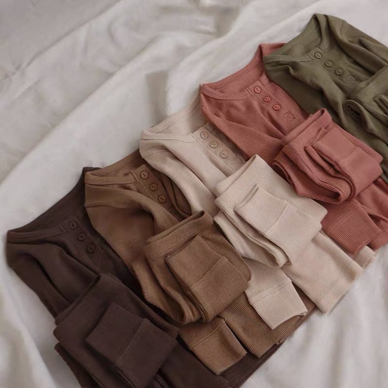 Koreai stílusú gyerekeknek szánt pamut két részes pizsama szett, tavaszra, 95% pamut, nedvességelvezető, antistatikus, 3–8 éveseknek.