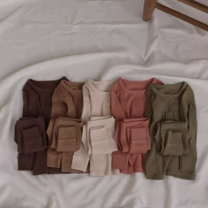 Koreai stílusú gyerekeknek szánt pamut két részes pizsama szett, tavaszra, 95% pamut, nedvességelvezető, antistatikus, 3–8 éveseknek.