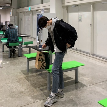 Pánska bomber bunda v kórejskom štýle s voľným strihom, zipsom, reverový golier, jednofarebná polyesterová látka, dlhé rukávy, bočné vrecká, jesenné každodenné nosenie