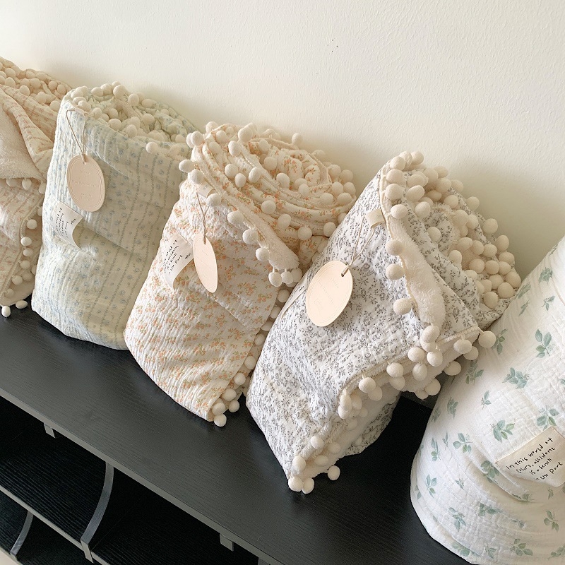 Vienpusė medvilninė žakardo pledas su kamuoliukais, A klasės medvilnės žakardo siūlas / B klasės medvilnės pūkeliai, 800–1000 g, rudens–žiemos, Ins stilius