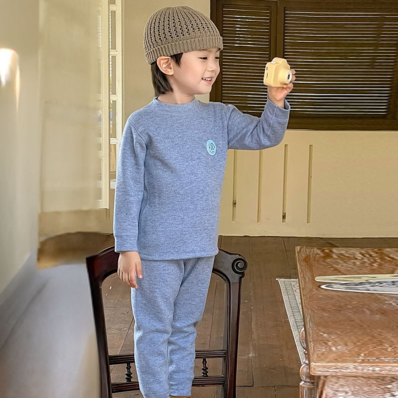 Gyerekeknek készült fleece-béléses termoszett téli viselet, koreai stílus, egyszínű mintázat, fő anyag: poliészter 79,8%