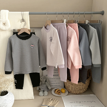 Gyerekek meleg alsónemű szett — uniszex két darabos, csíkos mintázat, meleg anyag, 8+ év (140 cm+)