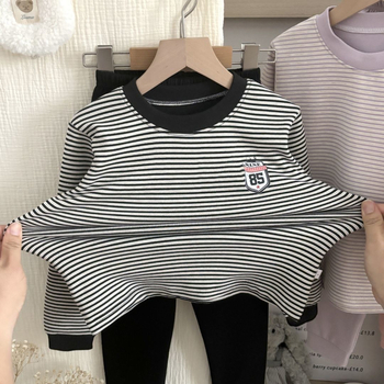 Gyerekek meleg alsónemű szett — uniszex két darabos, csíkos mintázat, meleg anyag, 8+ év (140 cm+)