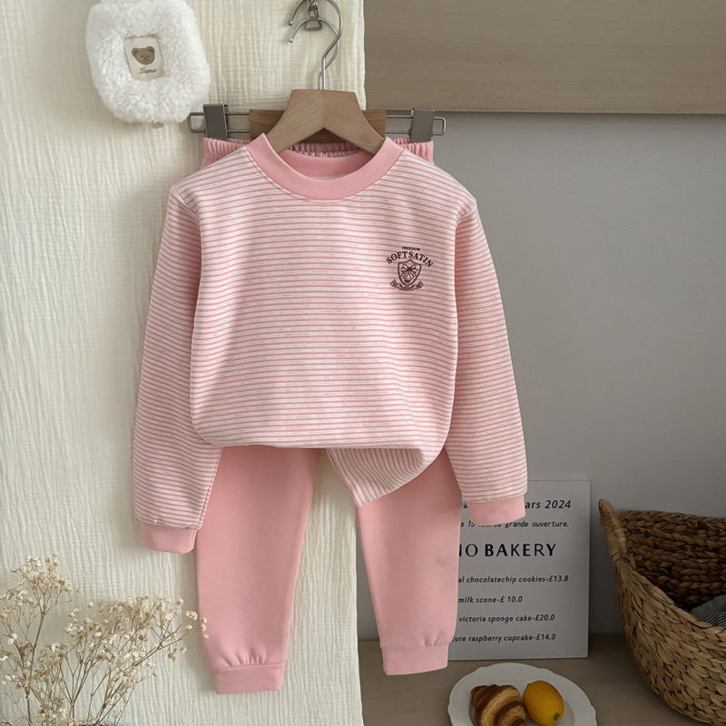 Gyerekek meleg alsónemű szett — uniszex két darabos, csíkos mintázat, meleg anyag, 8+ év (140 cm+)