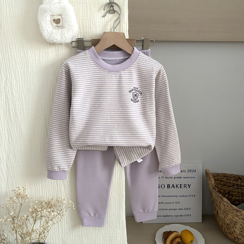 Gyerekek meleg alsónemű szett — uniszex két darabos, csíkos mintázat, meleg anyag, 8+ év (140 cm+)