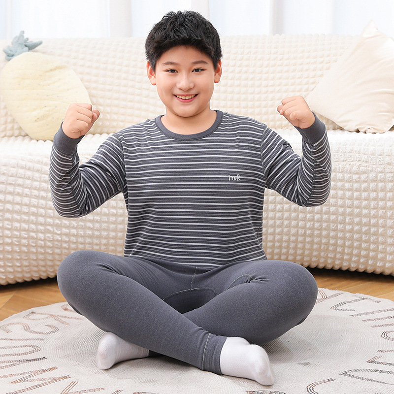 Gyerekek meleg otthoni ruházat szett, uniszex, 90% poliészter, puha kezelt anyag, csíkos és betűs minta, őszi-téli-tavaszi időszakokra