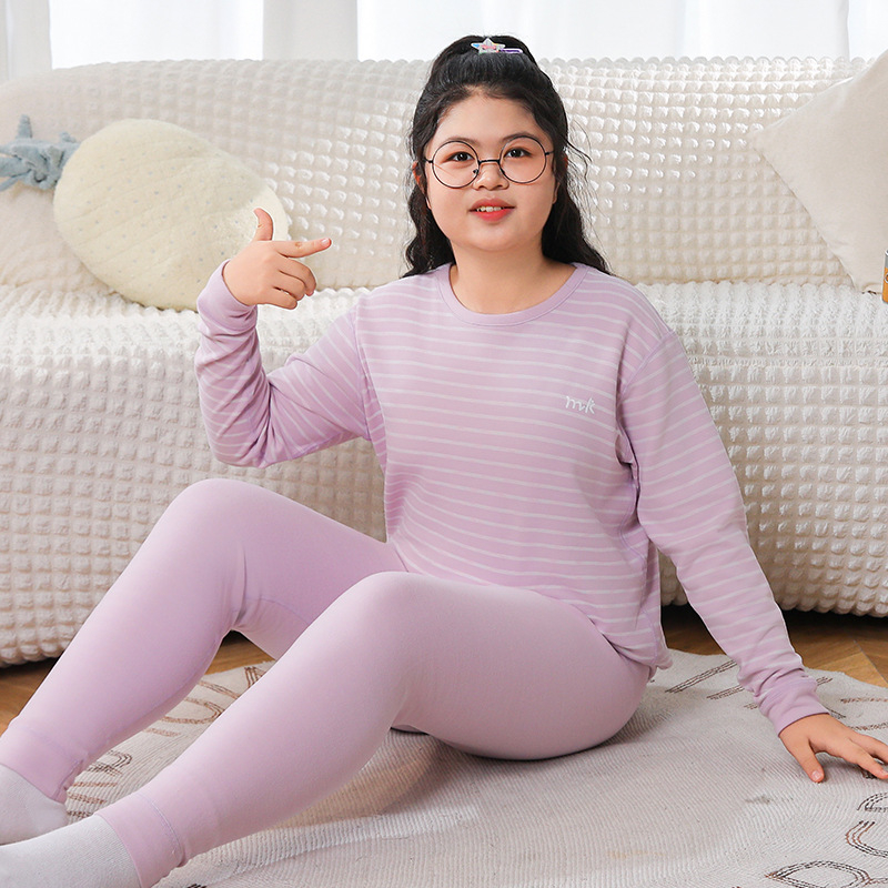 Gyerekek meleg otthoni ruházat szett, uniszex, 90% poliészter, puha kezelt anyag, csíkos és betűs minta, őszi-téli-tavaszi időszakokra